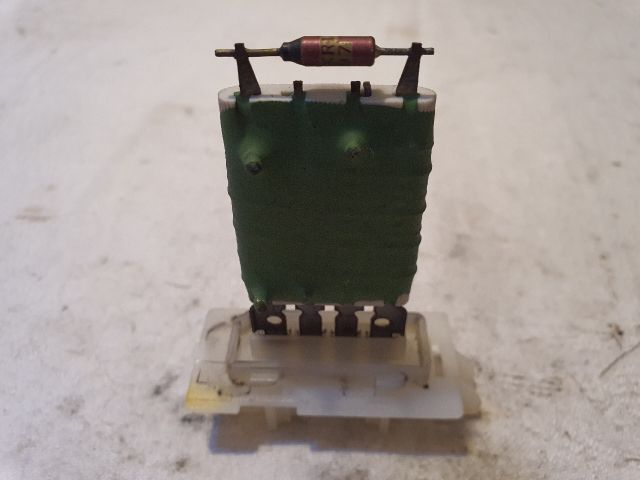 bontott DACIA DUSTER Előtét Ellenállás Fűtőmotor