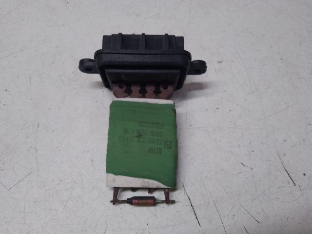 bontott DACIA DUSTER Előtét Ellenállás Fűtőmotor