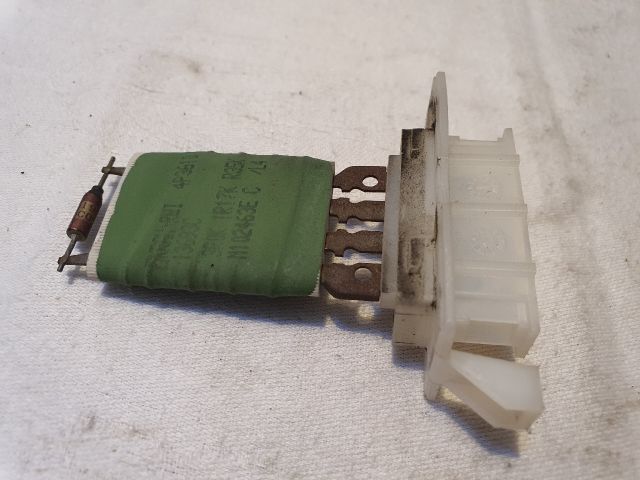 bontott DACIA DUSTER Előtét Ellenállás Fűtőmotor