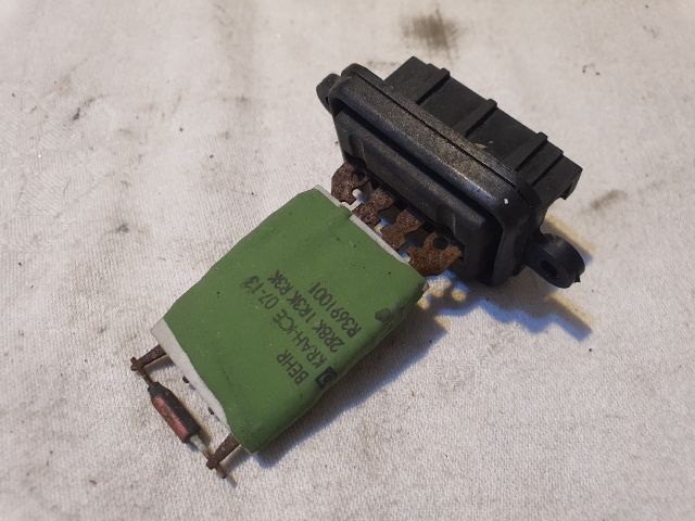 bontott DACIA DUSTER Előtét Ellenállás Fűtőmotor