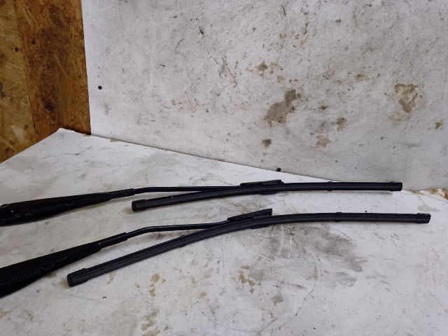 bontott DACIA DUSTER Első Ablaktörlő Kar