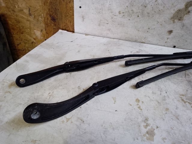 bontott DACIA DUSTER Első Ablaktörlő Kar