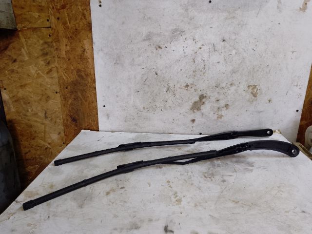 bontott DACIA DUSTER Első Ablaktörlő Kar