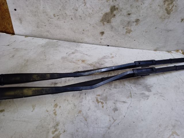 bontott DACIA DUSTER Első Ablaktörlő Kar