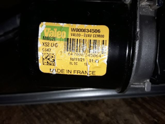 bontott DACIA DUSTER Első Ablaktörlő Szerkezet Motorral