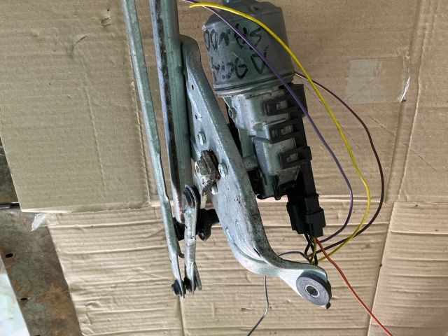 bontott DACIA DUSTER Első Ablaktörlő Szerkezet Motorral