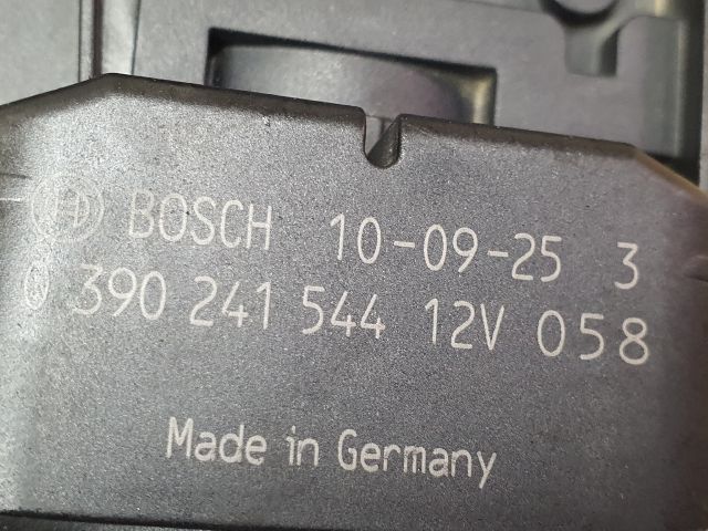 bontott DACIA DUSTER Első Ablaktörlő Szerkezet Motorral