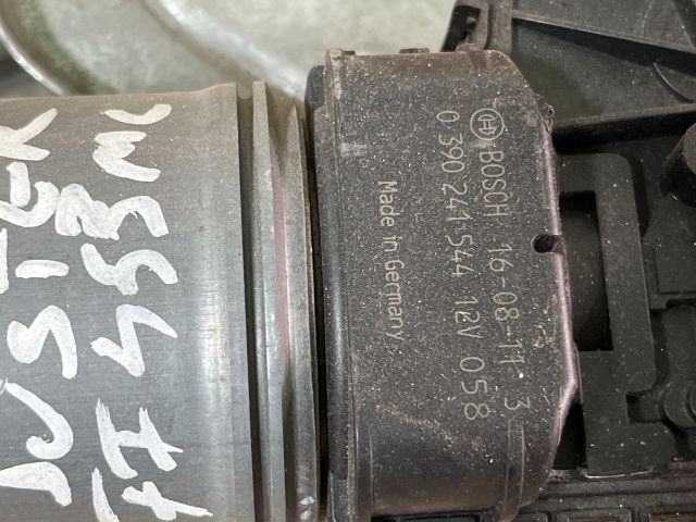 bontott DACIA DUSTER Első Ablaktörlő Szerkezet Motorral