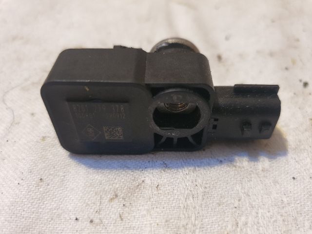 bontott DACIA DUSTER Első Középső Ütközés Érzékelő (Homlokfalon)