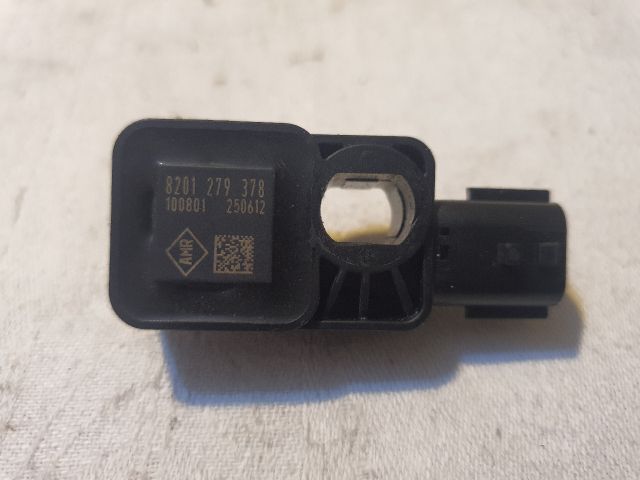 bontott DACIA DUSTER Első Középső Ütközés Érzékelő (Homlokfalon)