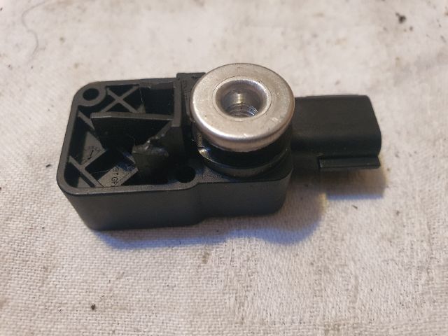 bontott DACIA DUSTER Első Középső Ütközés Érzékelő (Homlokfalon)