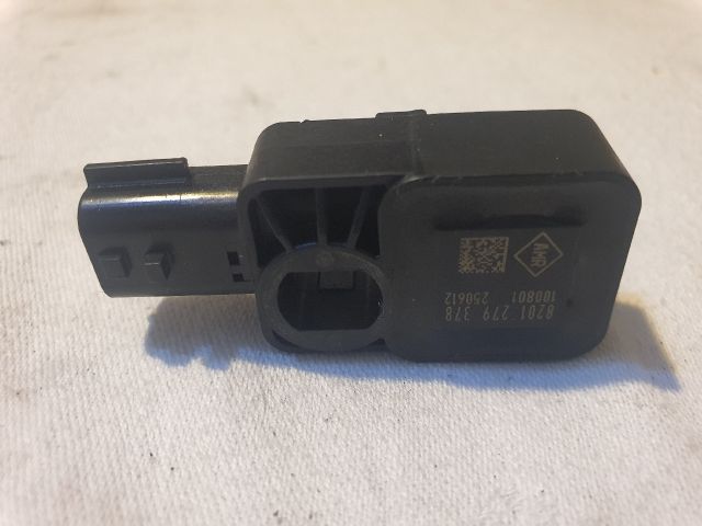 bontott DACIA DUSTER Első Középső Ütközés Érzékelő (Homlokfalon)