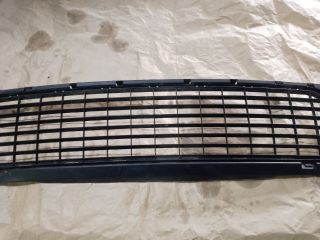 bontott DACIA DUSTER Első Lökhárító Alsó Középső Díszrács