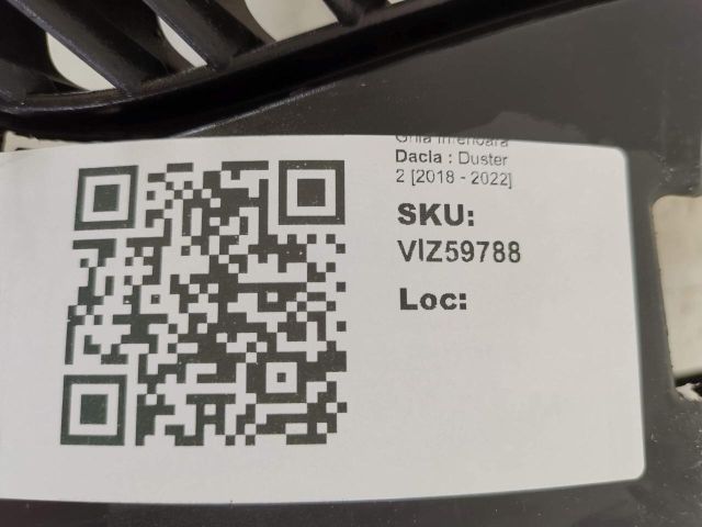 bontott DACIA DUSTER Első Lökhárító Alsó Középső Díszrács