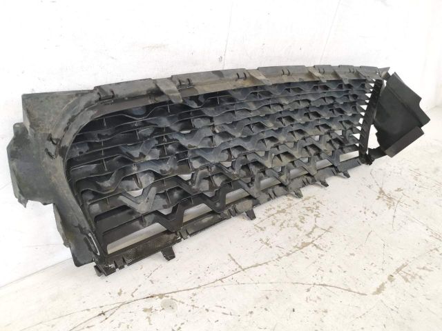 bontott DACIA DUSTER Első Lökhárító Alsó Középső Díszrács