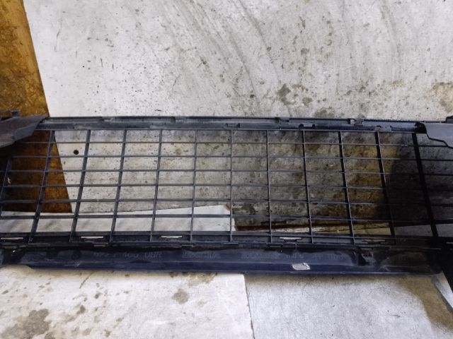 bontott DACIA DUSTER Első Lökhárító Alsó Középső Díszrács