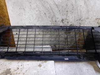 bontott DACIA DUSTER Első Lökhárító Alsó Középső Díszrács