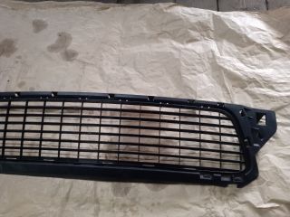 bontott DACIA DUSTER Első Lökhárító Alsó Középső Díszrács