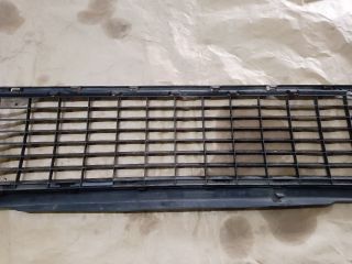 bontott DACIA DUSTER Első Lökhárító Alsó Középső Díszrács