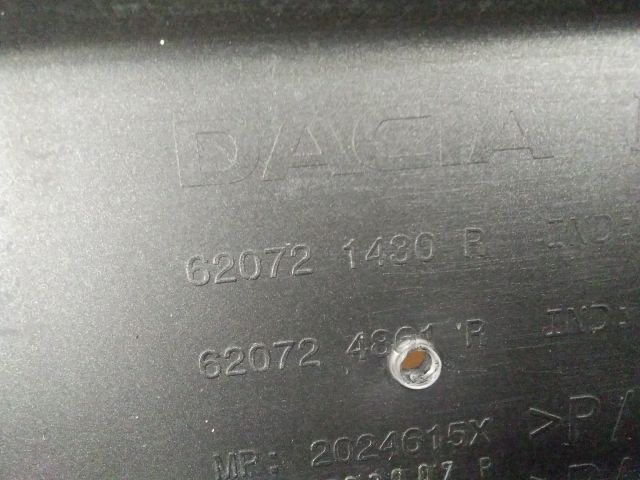 bontott DACIA DUSTER Első Lökhárító Díszléc