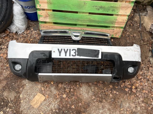 bontott DACIA DUSTER Első Lökhárító (Részeivel)