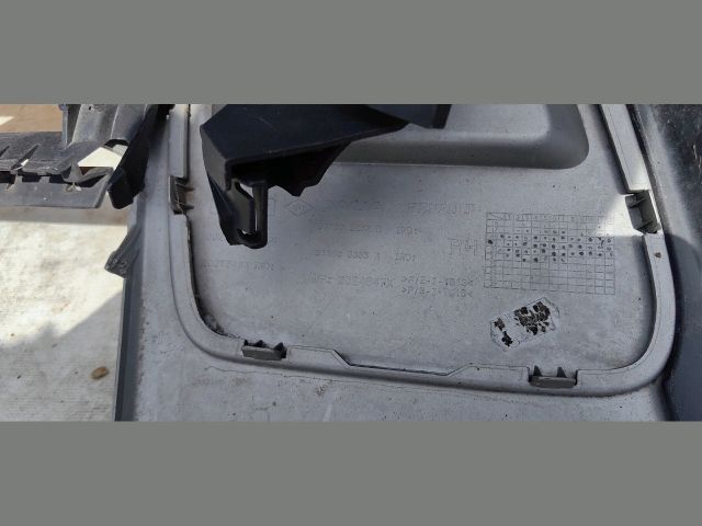 bontott DACIA DUSTER Első Lökhárító (Üresen)