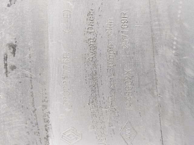 bontott DACIA DUSTER Első Lökhárító (Üresen)