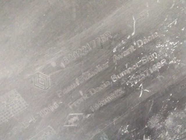 bontott DACIA DUSTER Első Lökhárító (Üresen)