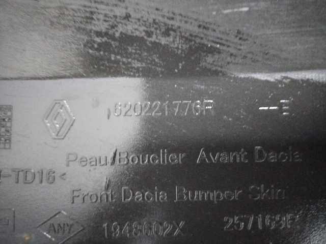 bontott DACIA DUSTER Első Lökhárító (Üresen)