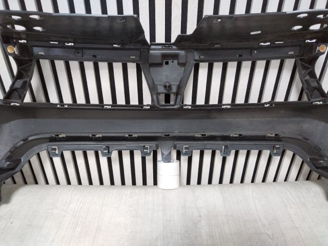 bontott DACIA DUSTER Első Lökhárító (Üresen)