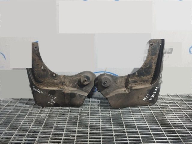 bontott DACIA DUSTER Első Sárvédő Gumi Pár