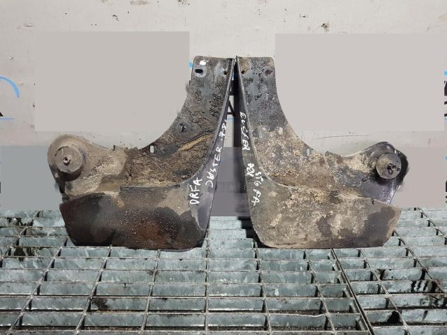 bontott DACIA DUSTER Első Sárvédő Gumi Pár