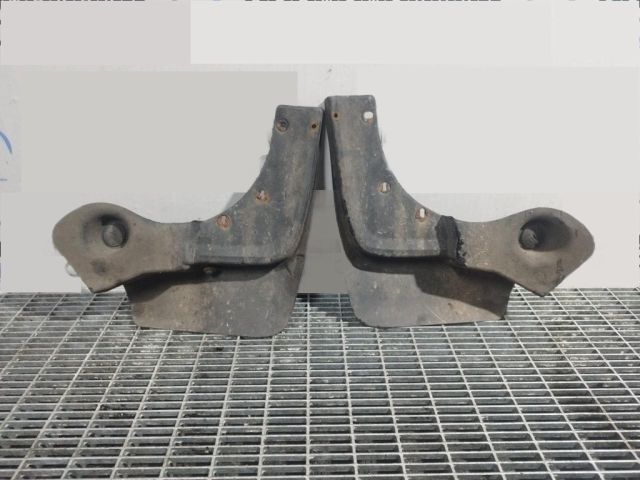 bontott DACIA DUSTER Első Sárvédő Gumi Pár