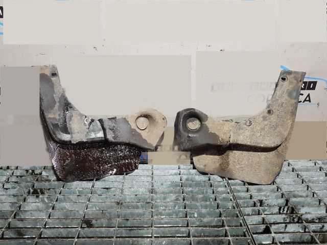 bontott DACIA DUSTER Első Sárvédő Gumi Pár