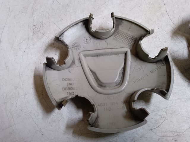 bontott DACIA DUSTER Felniközép Pár