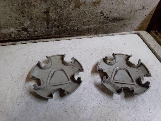 bontott DACIA DUSTER Felniközép Pár