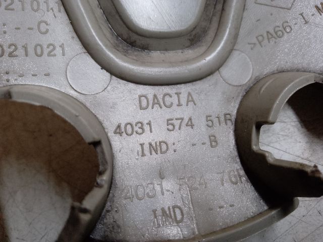 bontott DACIA DUSTER Felniközép Pár