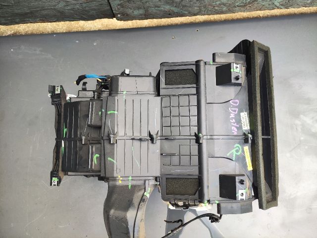 bontott DACIA DUSTER Fűtés Box