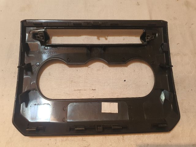 bontott DACIA DUSTER Fűtéskapcsoló Keret