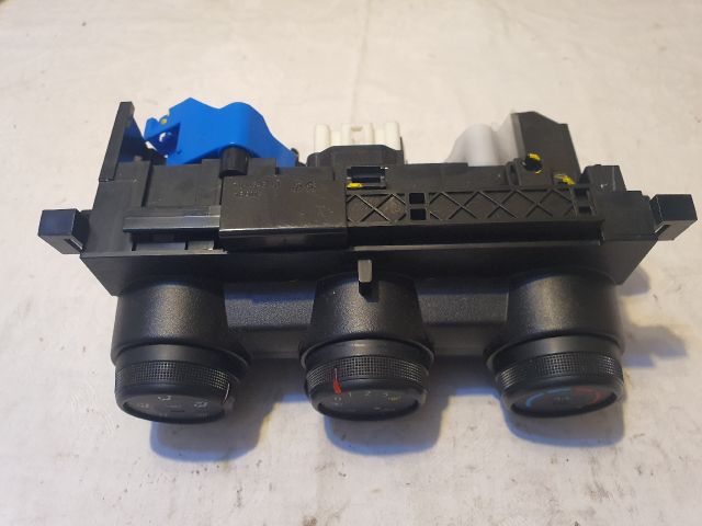 bontott DACIA DUSTER Fűtéskapcsoló (manuális klímás)