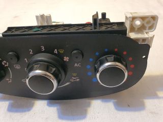 bontott DACIA DUSTER Fűtéskapcsoló (manuális klímás)