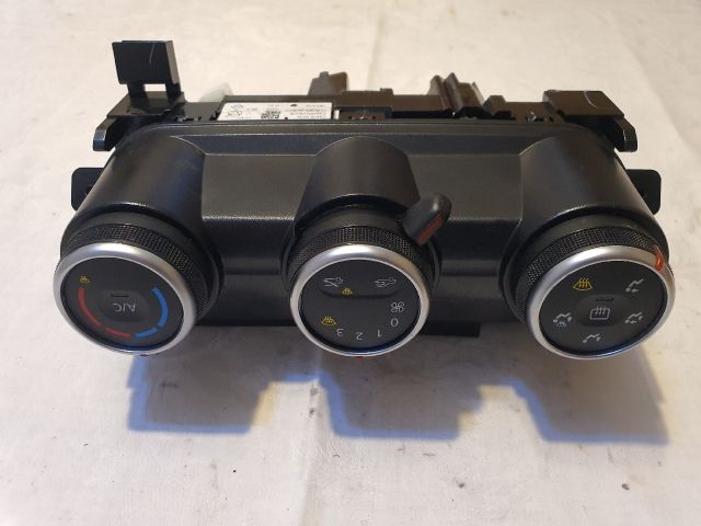 bontott DACIA DUSTER Fűtéskapcsoló (manuális klímás)