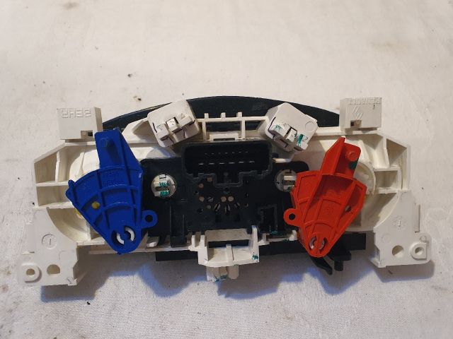 bontott DACIA DUSTER Fűtéskapcsoló (manuális klímás)