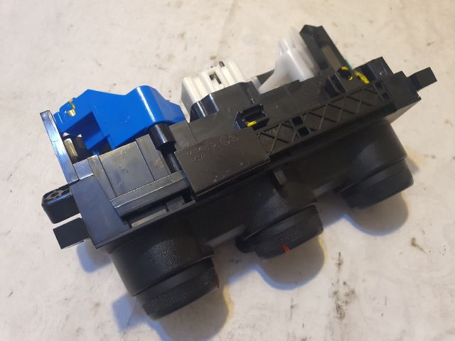 bontott DACIA DUSTER Fűtéskapcsoló (manuális klímás)