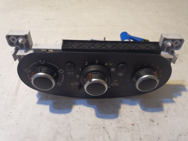 bontott DACIA DUSTER Fűtéskapcsoló (manuális klímás)