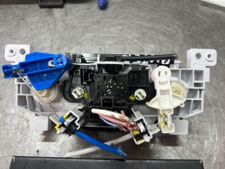 bontott DACIA DUSTER Fűtéskapcsoló (manuális klímás)