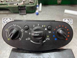 bontott DACIA DUSTER Fűtéskapcsoló (manuális klímás)