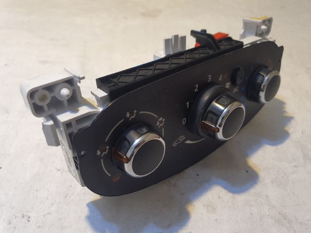 bontott DACIA DUSTER Fűtéskapcsoló (manuális klímás)