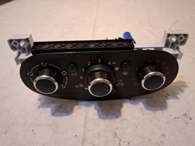 bontott DACIA DUSTER Fűtéskapcsoló (manuális klímás)