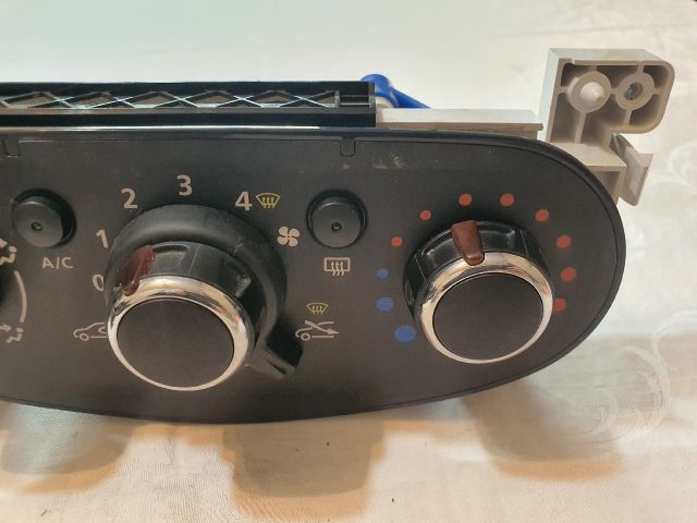 bontott DACIA DUSTER Fűtéskapcsoló (manuális klímás)